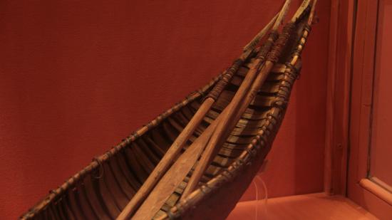 Museo - Canoa en miniatura. Tierra del Fuego - fuente pág. web del museo -